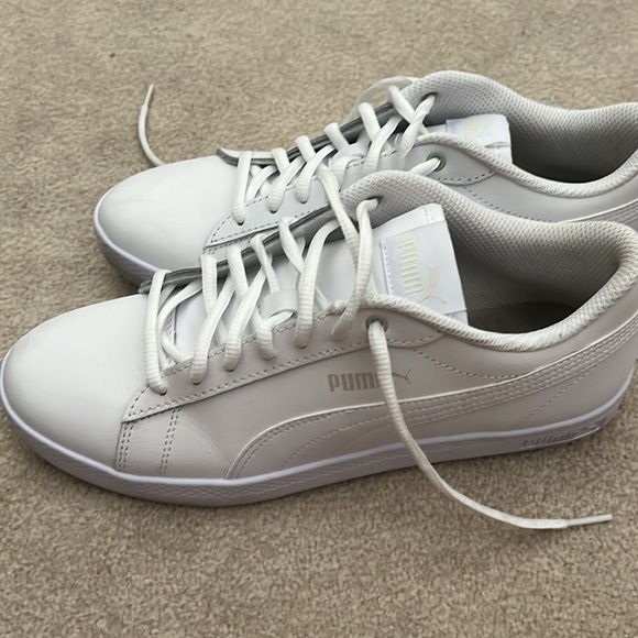 Puma Smash V2 Leather Sneaker - Picture 2 of 5